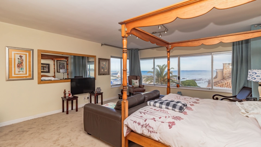 6 Bedroom Property for Sale in Bloubergstrand Western Cape